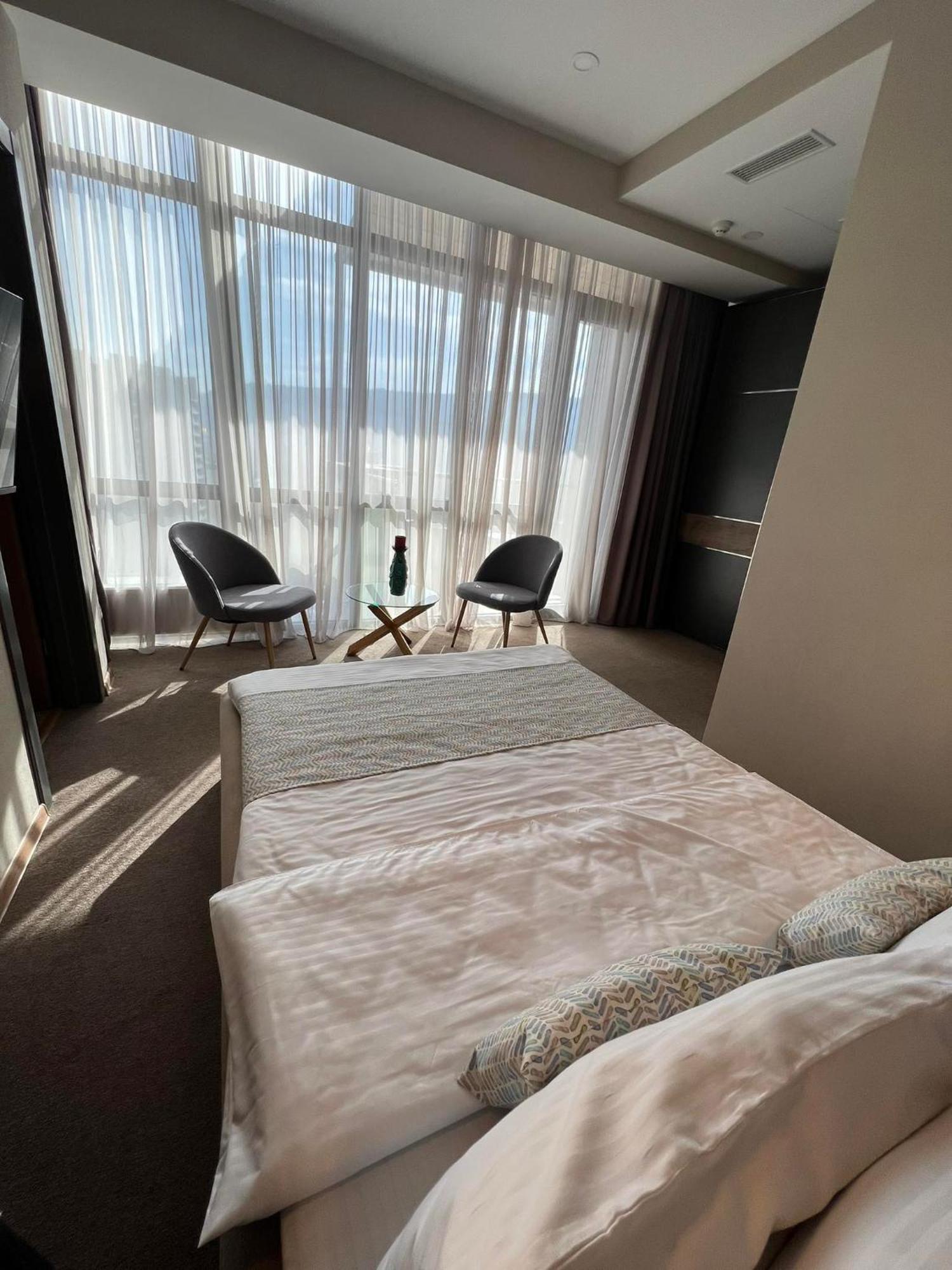 Sky Station Otel